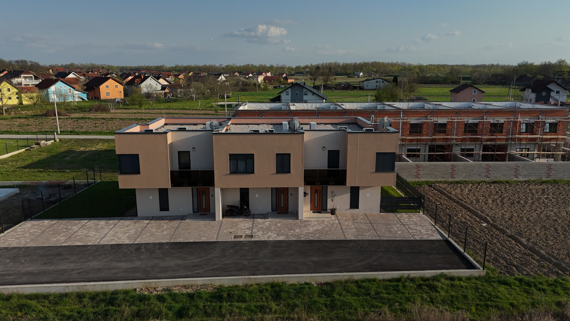 dji_fly_20250403_175234_0031_1743695917136_photo