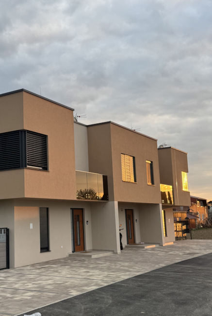 Stambeni kompleks — Pet kuća u nizu